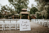 05 The wedding ceremony space was set in the garden, there was a single sign to decorate the aisle
