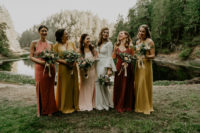06 The bridesmaids were wearing mismatching gowns in muted fall shades
