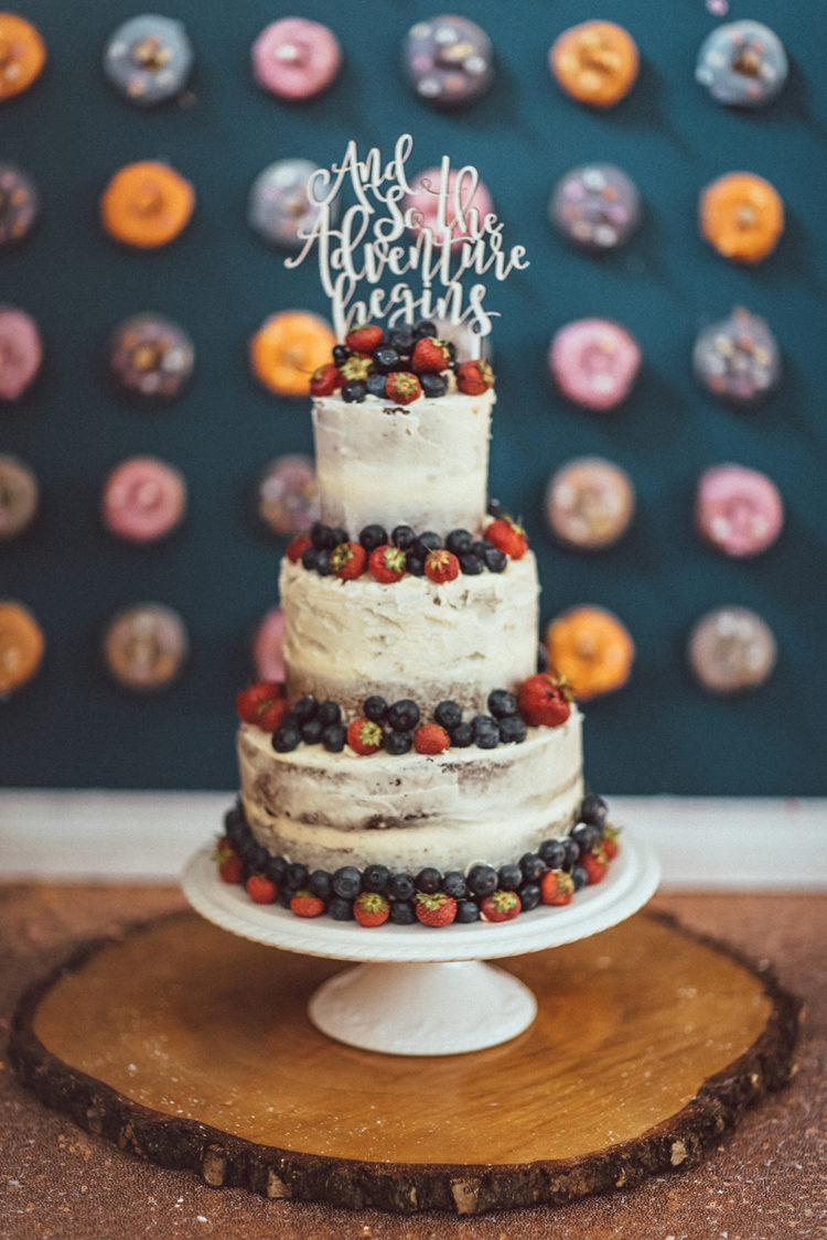 The wedding cake was vegan, made by the bride, it was a naked weddign cake topped with berries and with a calligraphy topper