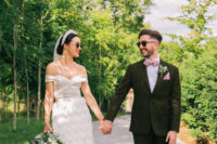 01 This stylish wedding with laid-back vibes, quriky touches and lots of LOLs impresses