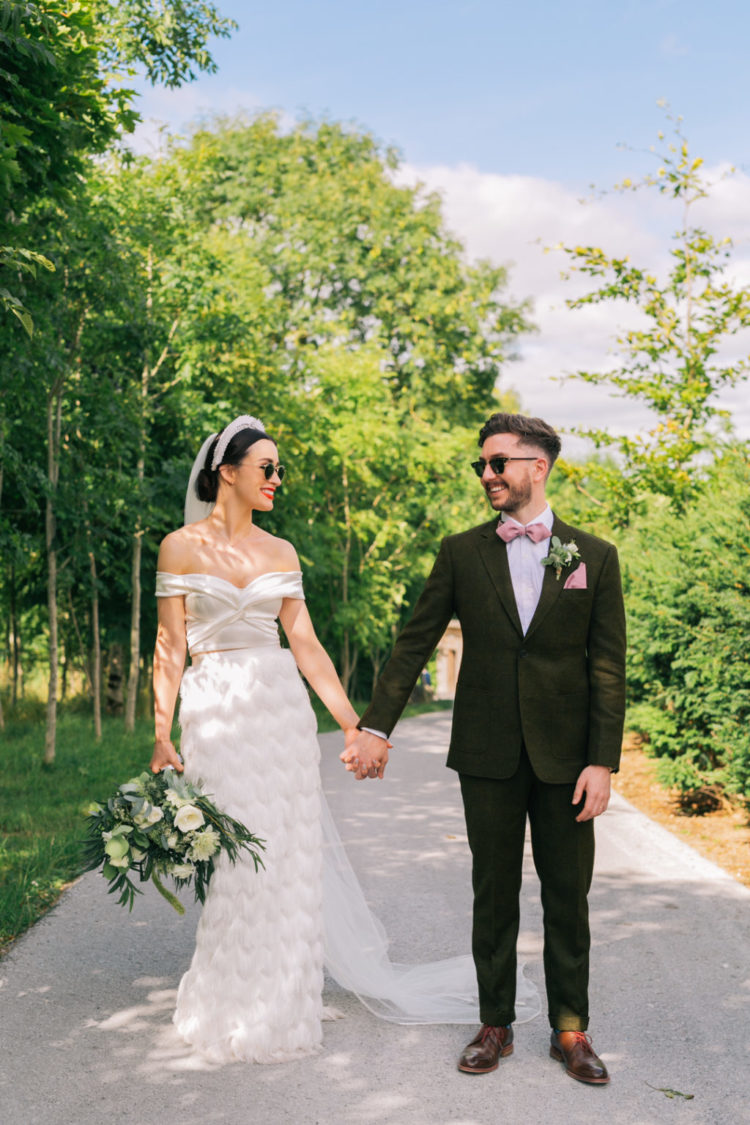 This stylish wedding with laid back vibes, quriky touches and lots of LOLs impresses