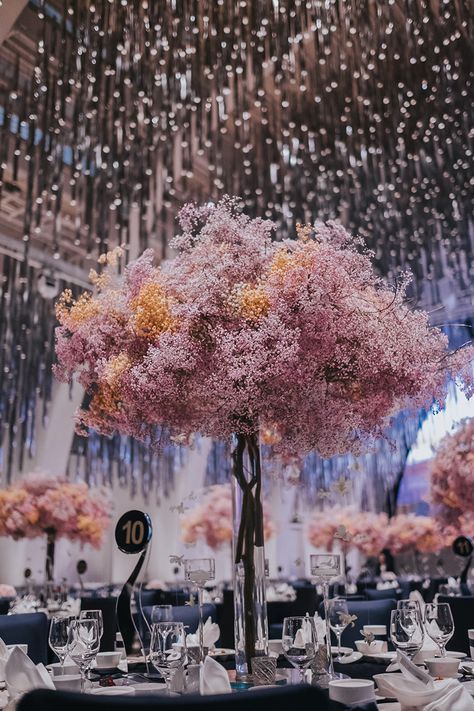 a dreamy pink and orange floral table centrepiece looks like a cloud floating over the table
