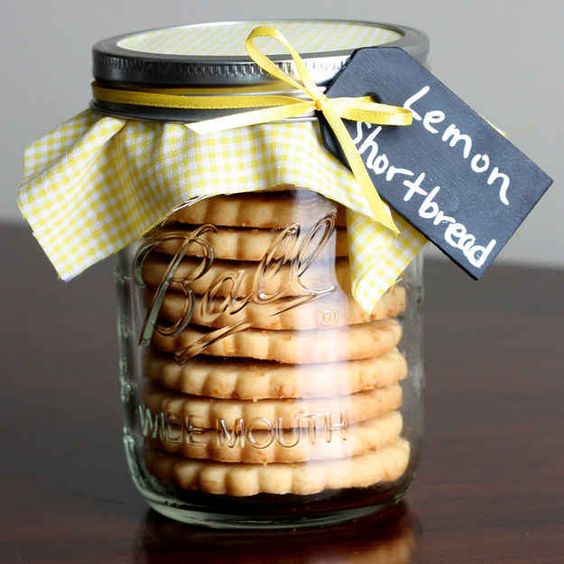 a jar with homemade cookies that is nicely packed is a cool and budget-savvy wedidng favor idea
