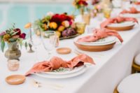21 rust-colored napkins and candle holders will immediately raise your tablescape to a new level