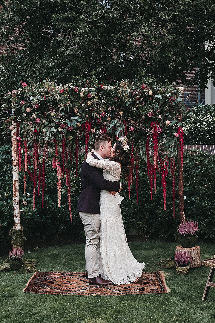This stylish boho chic elopement took place in the city of Amsterdam