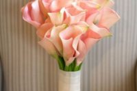 09 a mono bouquet of pink calla lilies is a cool and timeless idea for every bride