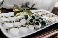 10 The wedding desserts were with emerald geodes, too
