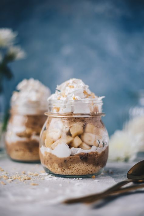 banana pie parfait is gluten-free and vegan and with almond and coconit and is delicious