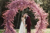 19 a gorgeous blooming wreath wedding arch features two current trends simultaneously