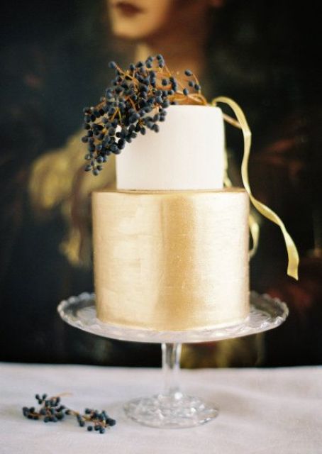 a color block wedding cake with a white and gold tier plus some berries on top for timeless elegance