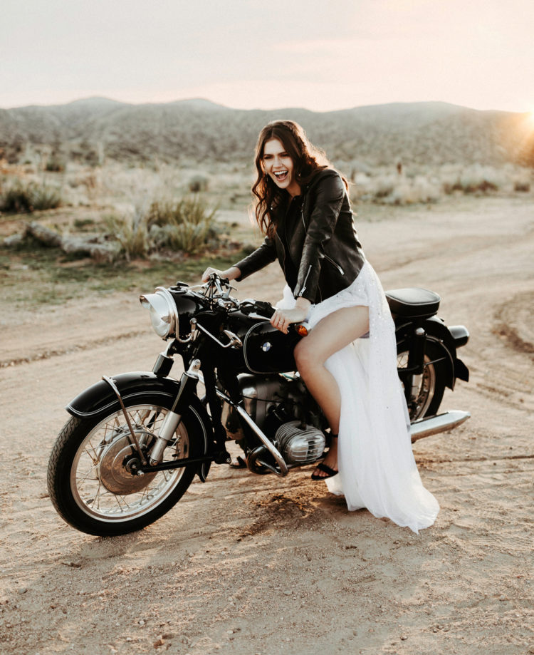 This boho meets edgy elopement shoot took place in a desert, let's enjoy the pics