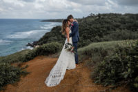 01 This couple decided to tie the knot in Hawaii, and their wedding was done with surfer chic