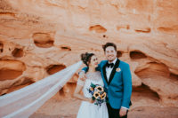 01 This teal and turquoise wedding was a fully vegan one and took place in Vegas, around red rocks