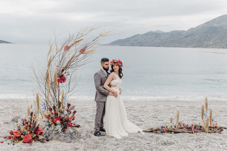 This wedding shoot took place on the beach, in the ruins of an ancient Greek castle