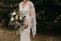 06 a boho lace sheath wedding gown with a V-necckline, a train and fringe on the sleeves