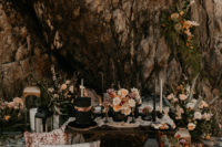 11 The sweetheart table was set as a picnic one, with boho rugs, lanterns, black candles and lots of beautiful florals around