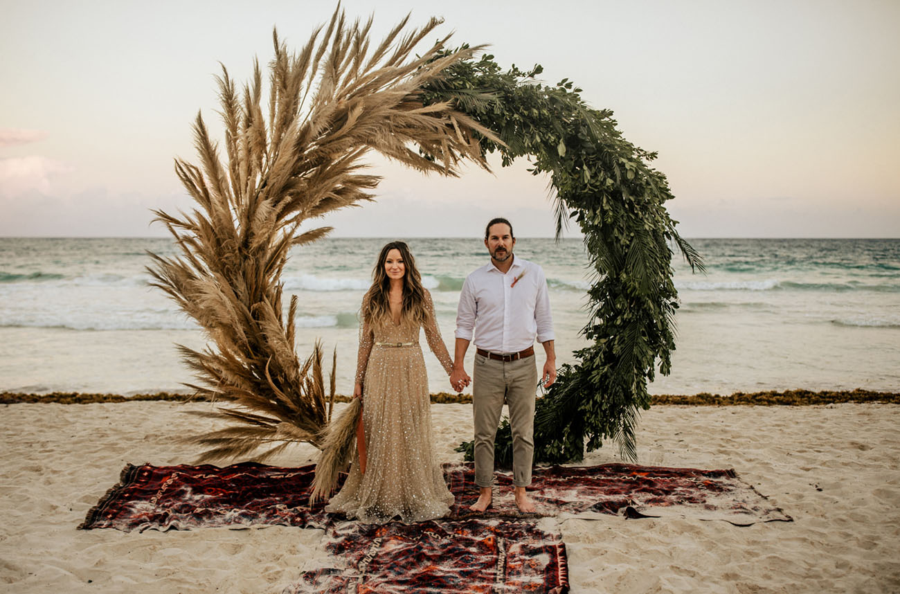 This lovely beach wedding was done in glam and boho style that gave a cool combo