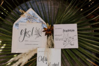 02 The wedding invitation suite was hand-drawn and stylish, with a modern and boho feel