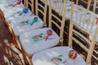05 Maracas were offered to the guests as wedding favors – the groom loves Mexico