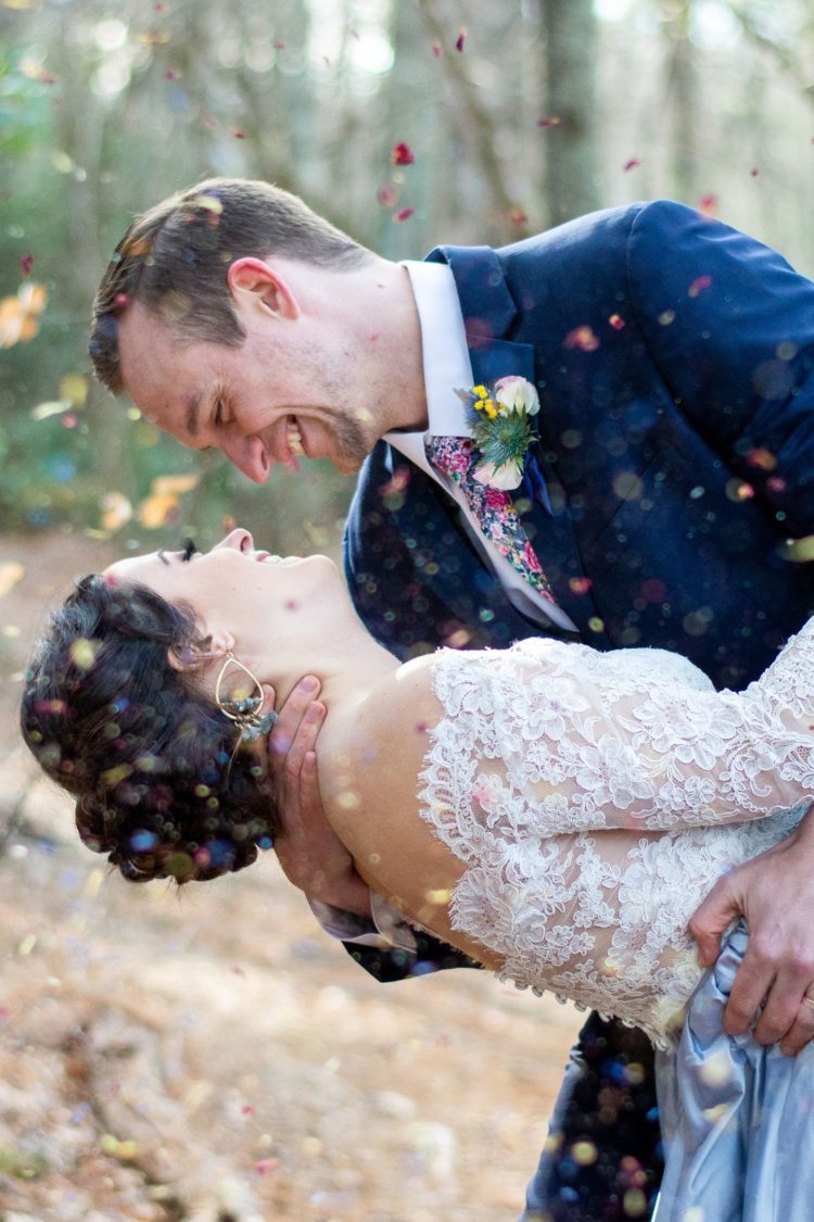 What a colorful wedding shoot without bright confetti