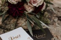 26 personalized vow books with decor will make your elopement more special