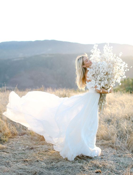 an oversized lunaria wedding bouquet is a chic idea to rock, it doesn't require anything else