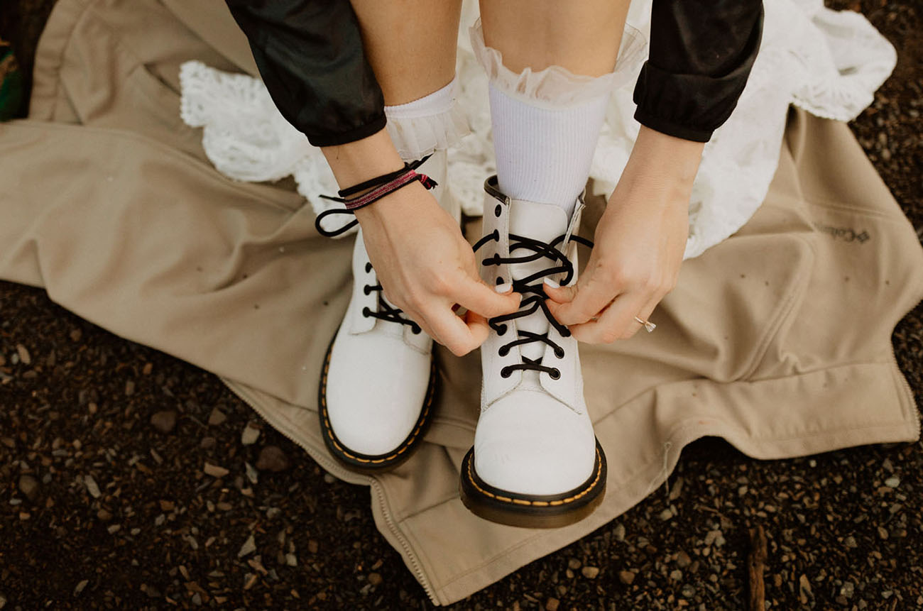 She added comfortable white hiking boots with black laces to finish off her look