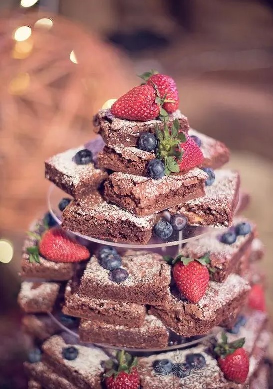 brownies with fresh berries will be a nice idea for a relaxed wedding and will save you a lot of money