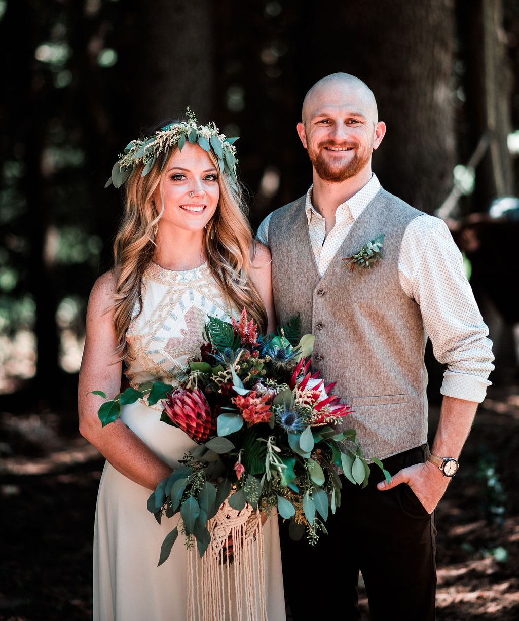 This beautiful couple went for an all sustainable wedding with lots of DIYs, macrame and boho touches