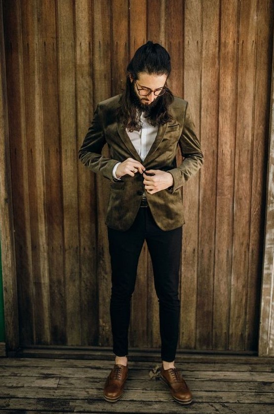 a brown velvet blazer, a white shirt, black cropped pants, brown shoes with no socks for a fall boho look
