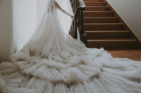 an amazing long veil bride’s look