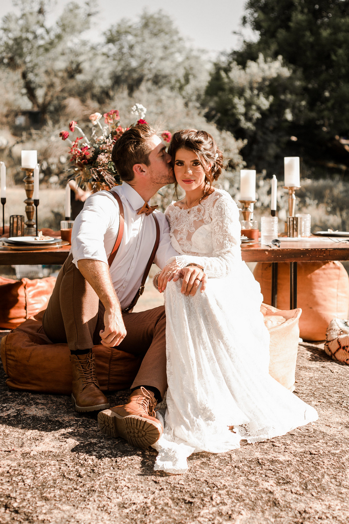 What a lovely fall elopement idea with a non-traditional color scheme