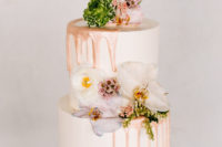 wedding cake design with fresh blooms