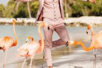 08 a pink three-piece froom’s suit is a creative solution for a tropical beach wedding