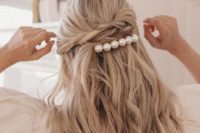 20 a pearl hair comb spruces up this casual and cool bridal hairstyle