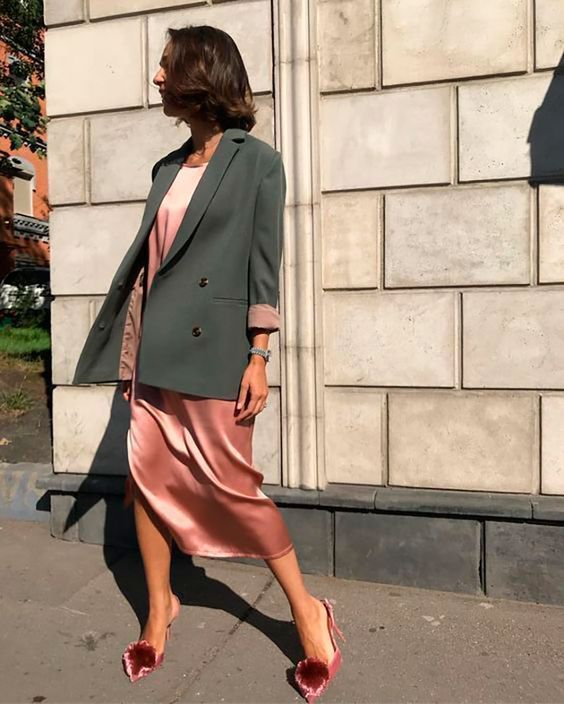 a pink slip midi dress, pink heels with pompoms and a grey oversized blazer are a lovely and simple wedding guest look