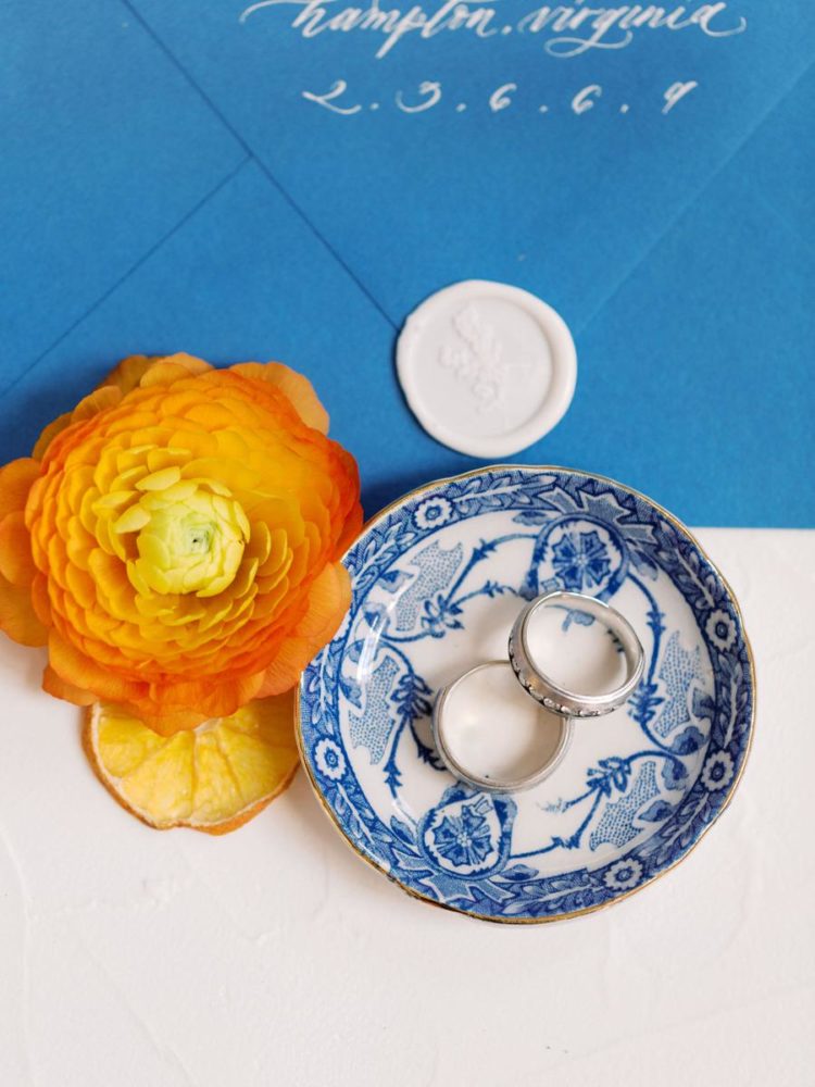 The ring dish hinted on blue and white patterned plates in the reception space