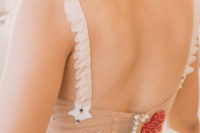 04 There are an embroidered eye and heart on the back of the dress that were created by a Spanish designer