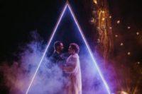 26 a fantastic neon geometric wedding arch looks just jaw-dropping, it’s ideal for an evening or night ceremony and to take pics