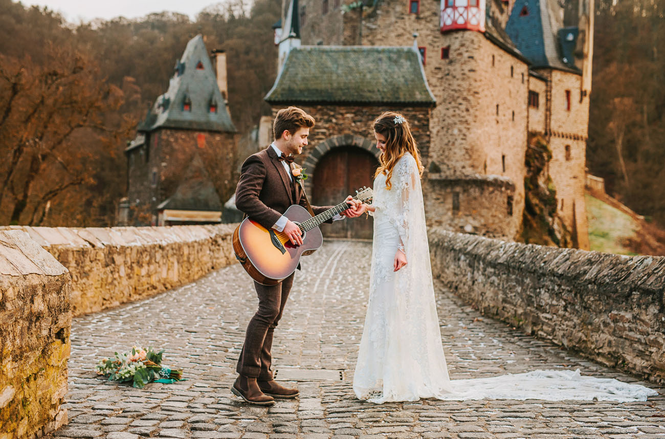 The groom sang a serenade to the bride to impress her