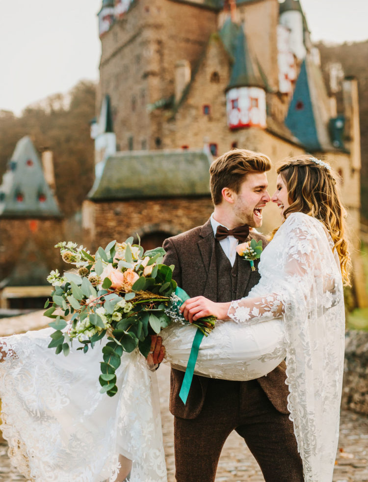 What a lovely elopement as a romantic castle, spectacular and gorgeous