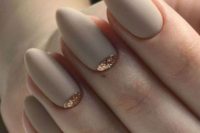 15 matte off-white bridal nails with a touch of gold glitter on two of them are very chic and stylish