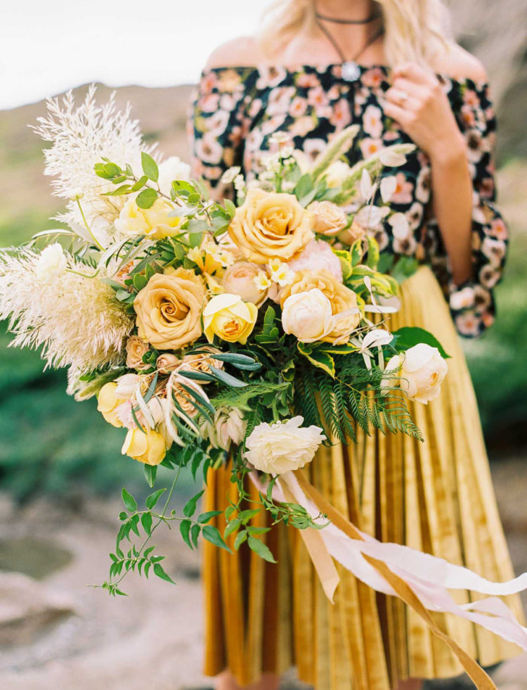 a gold wedding bouquet with roses and peonies, some greenery and fluffy touches for the fall
