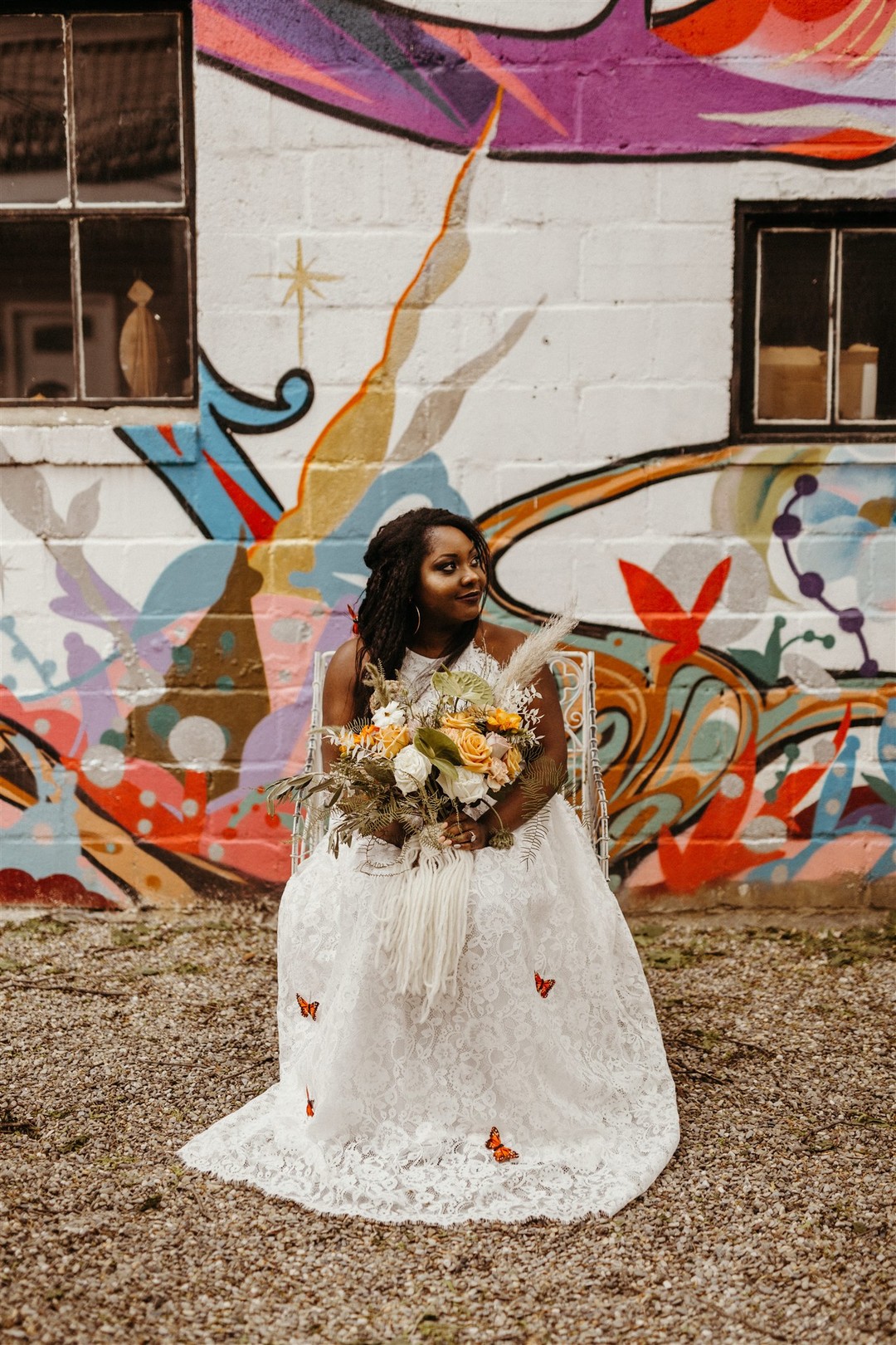 A rustic boho wedding in the city is an unexpected concept, which is pulled of in this wedding shoot