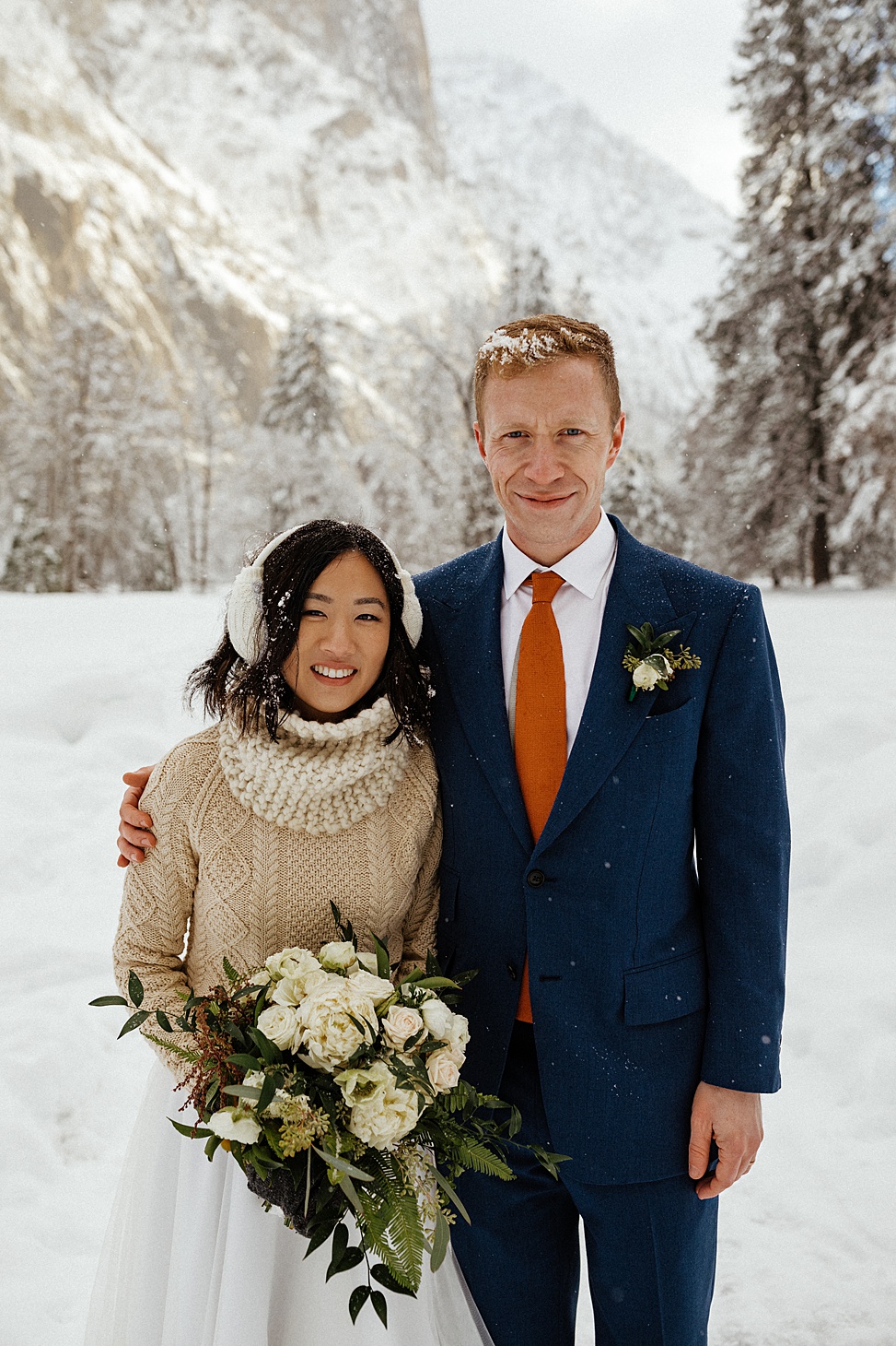 This beautiful couple tied the knot in Yosemite Park in winter and enjoyed hiking in the snow