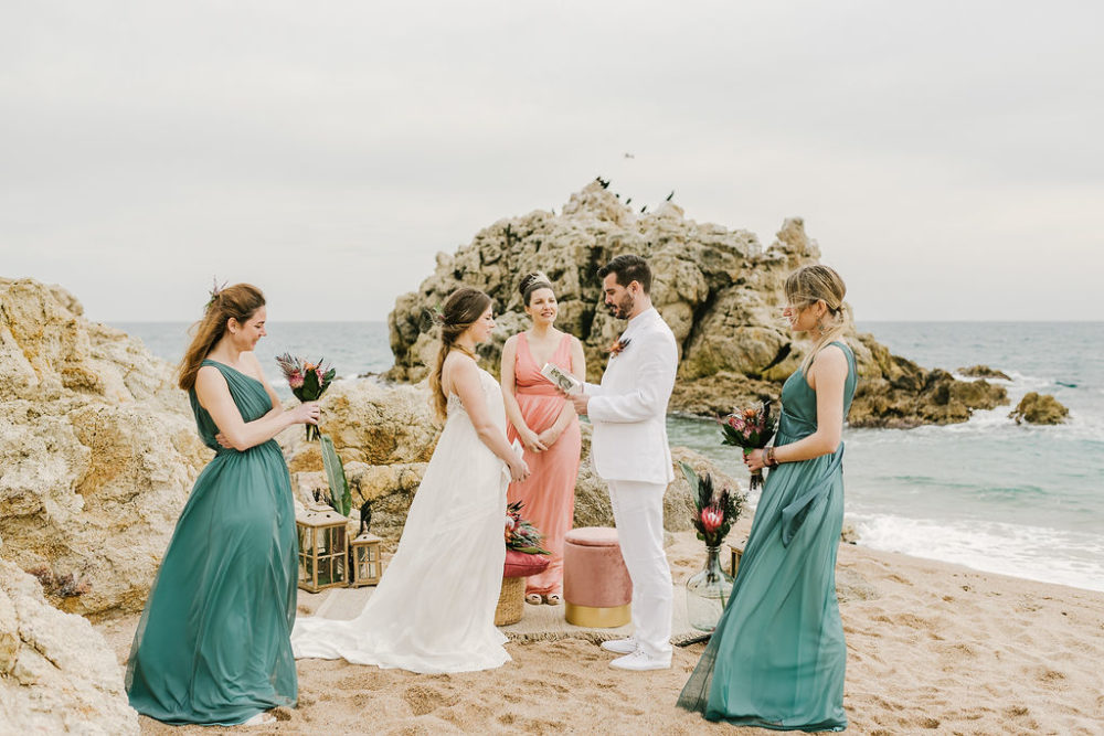 This couple went for a boho beach wedding on a Barcelona beach