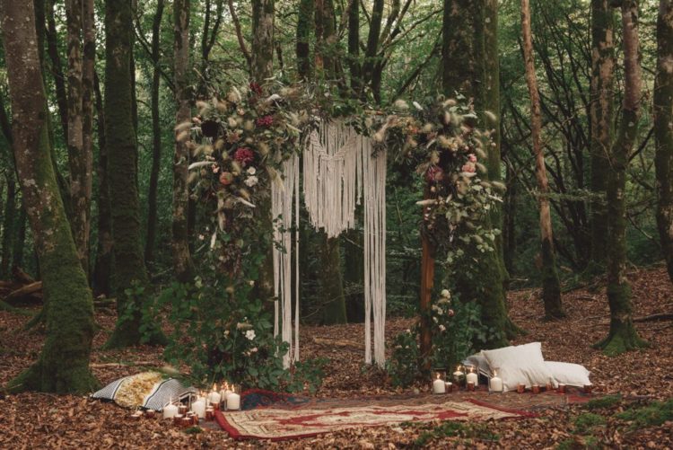 The wedding arch was a lush one, done with lots of greenery and blooms, ome herbs and pampas grass