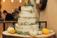 a cozy rustic wedding cake
