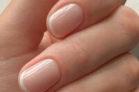 a classic French manicure is a cool idea for every bride, it always works and feels cool and elegant