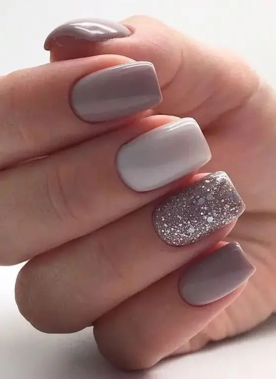 a grey and white manicure with an accent glitter and polka dot nail looks glam and stylish